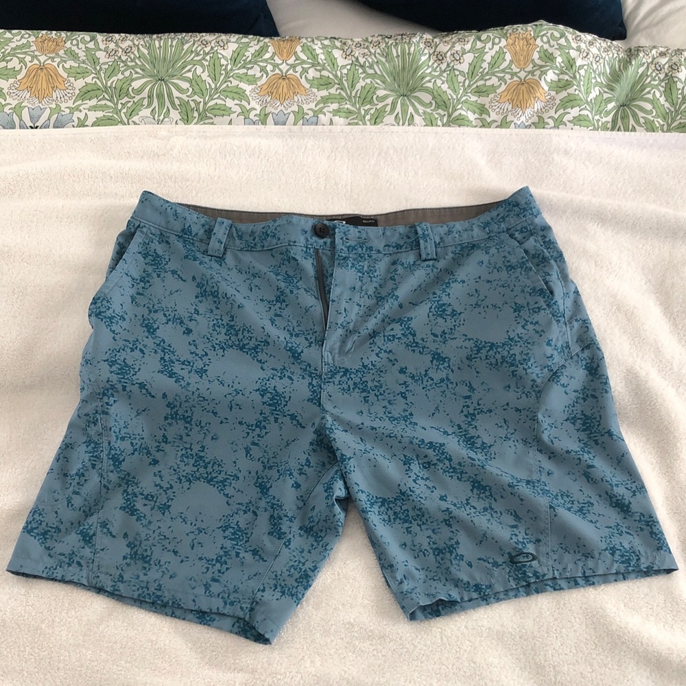 Oakley Golf Shorts Size 34